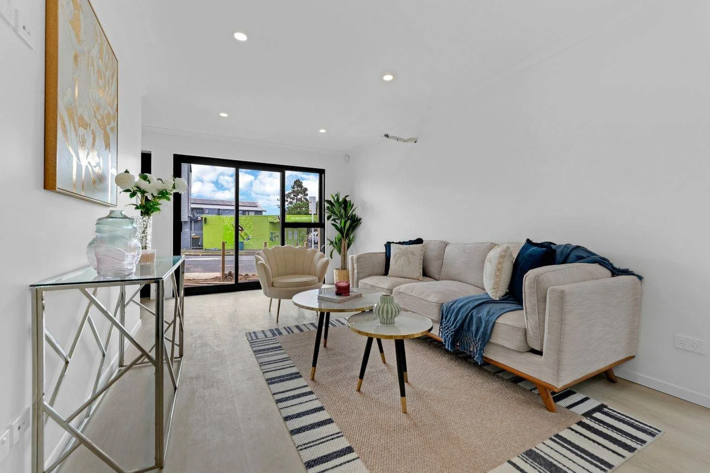 Papatoetoe 5Moenga Rare Spacious Home with Downstairs Bedroom