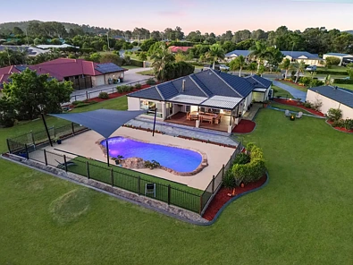 Yatala 4 Slaapkamer Grand Family Living with Resort-Style Entertaining in One of Yatala's Finest Streets