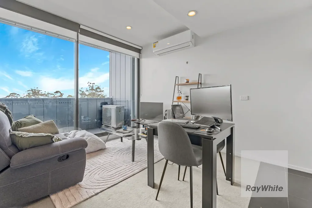 Bundoora 1 Bedroom Close to Everything!