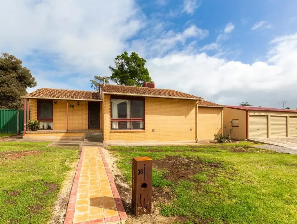 Spacious Family Home with Huge Garaging & Side Access – Comfort, Space and Endless Potential