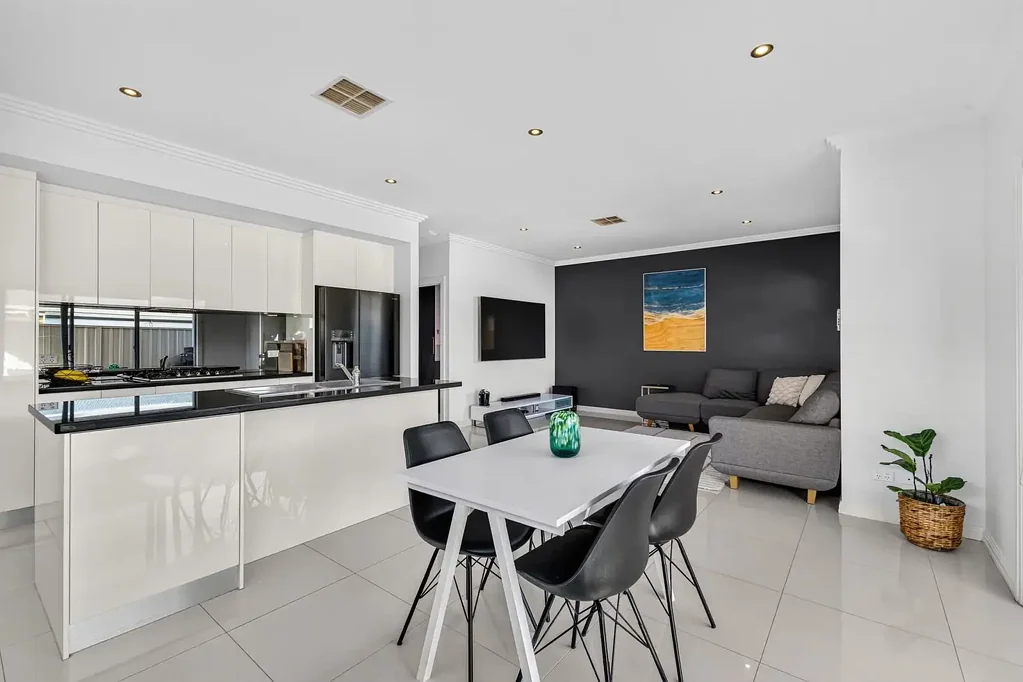 Seaton 3 Slaapkamer Contemporary Courtyard Living with Space to Entertain.