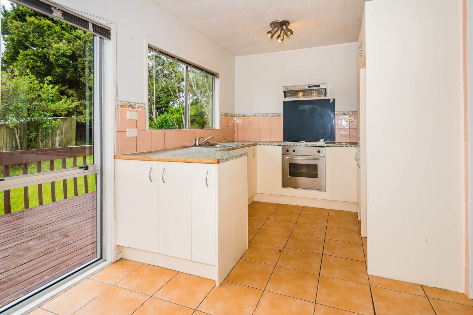 2/4 Malibu Grove, Bayview, Auckland - North Shore, 3 ห้องนอน, 1 ห้องน้ำ