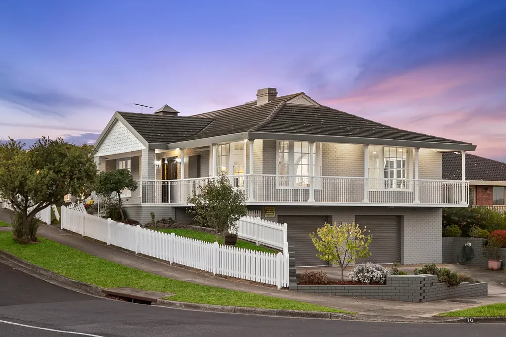 Highton 4chambre Immaculate Family Home in Sought-After South Highton