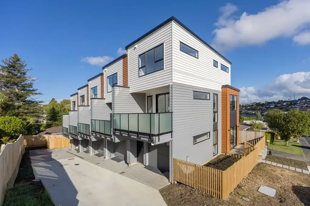 2/19 Cedar Heights Avenue, Massey, Waitakere City, Auckland