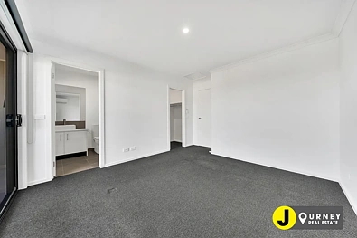 3 Rhynhurst Street, Clyde North, VIC 3978, 3 slaapkamers, 2 badkamers, Townhouse