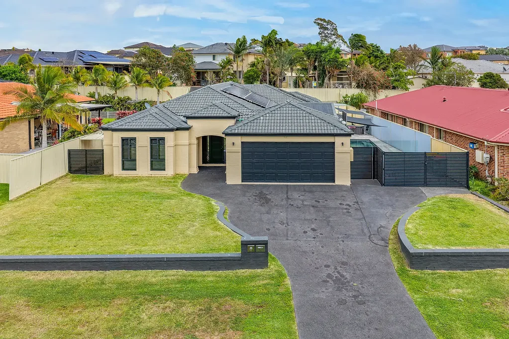 Thornton 4कमरा Spacious Family Home with Pool & Exceptional Entertaining