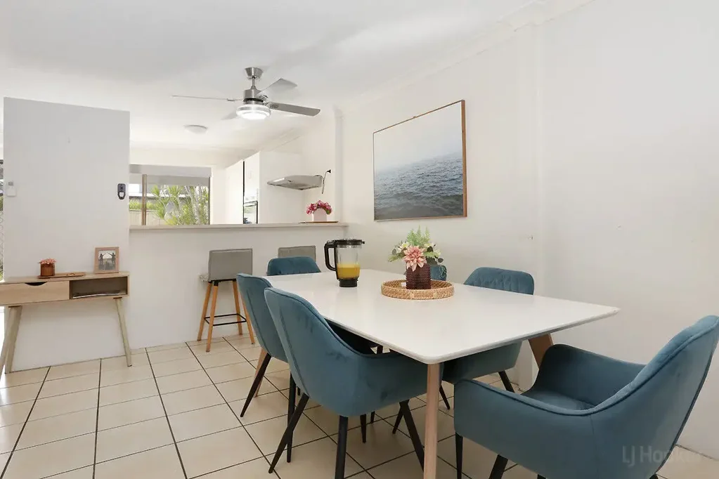 Runaway Bay 3غرفة نوم PRICE REDUCED Renovators Delight Opportunity In Tightly Held Complex