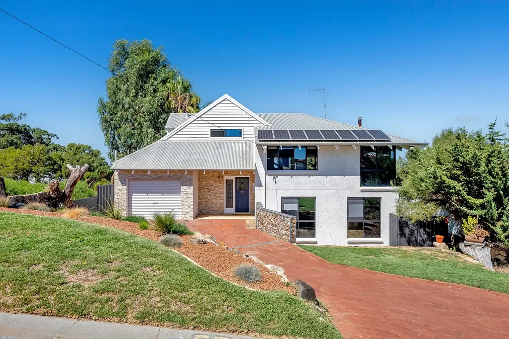 Falcon 4房  Spacious Coastal Retreat with Alluring Estuary Views