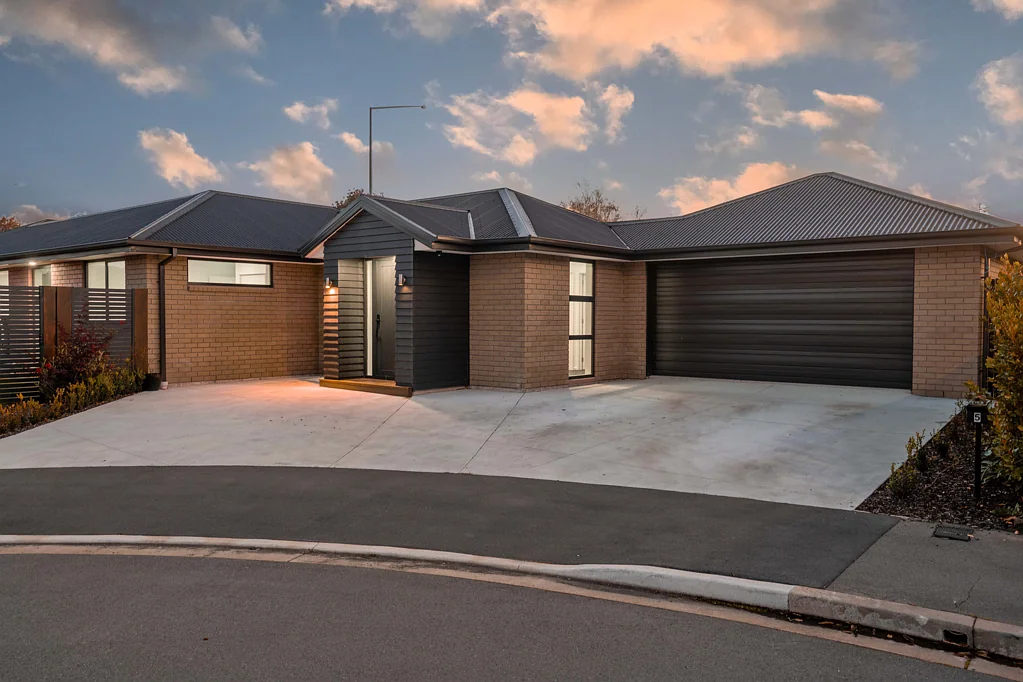 Northwood 4 Bedroom Bags are packed - Owners on the move!