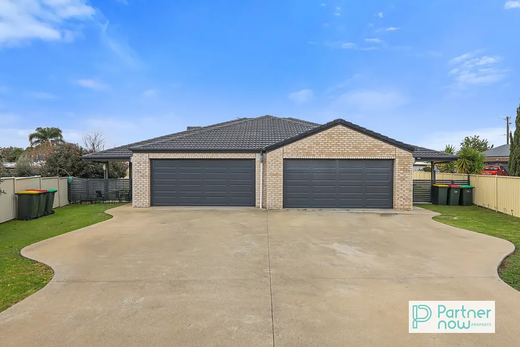 9 & 9A Mawson Close, Tamworth, NSW 2340