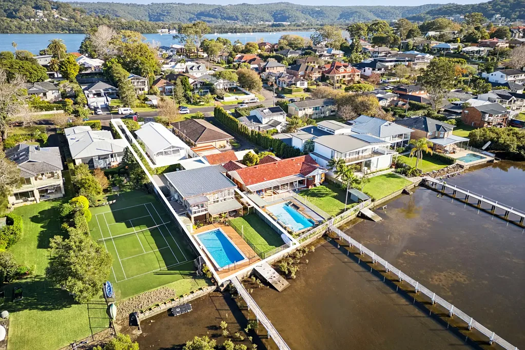 Point Frederick 4 Bedroom Magnificent entry point opportunity into the prestigious Point Frederick waterfront