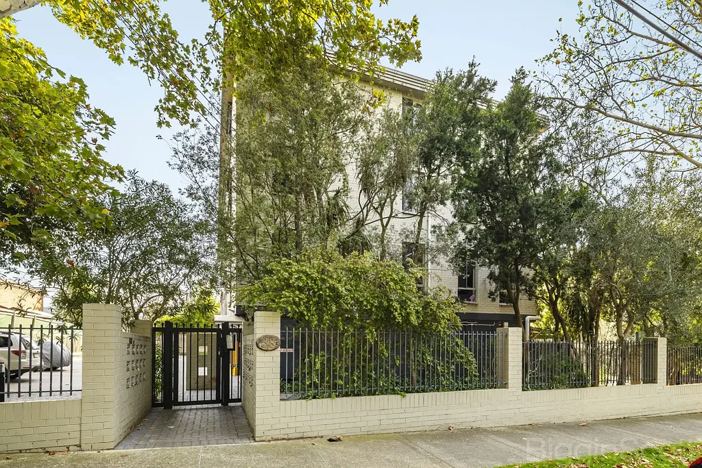 St Kilda Affordable Studio In Select Location