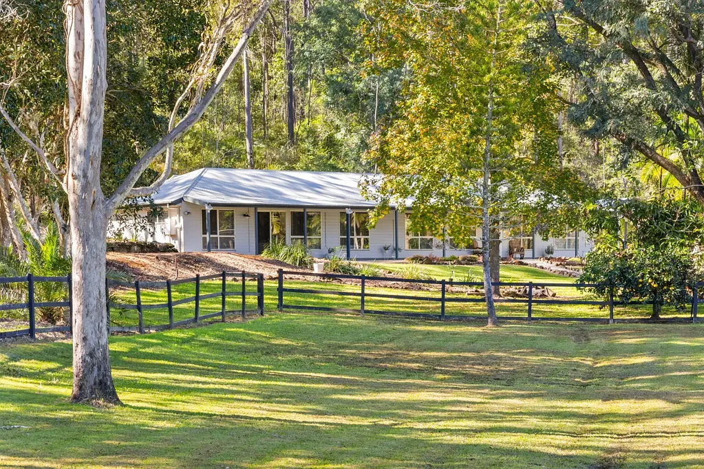 Wonglepong 4chambre Braeside Residence - A Modern Hinterland Lifestyle Retreat