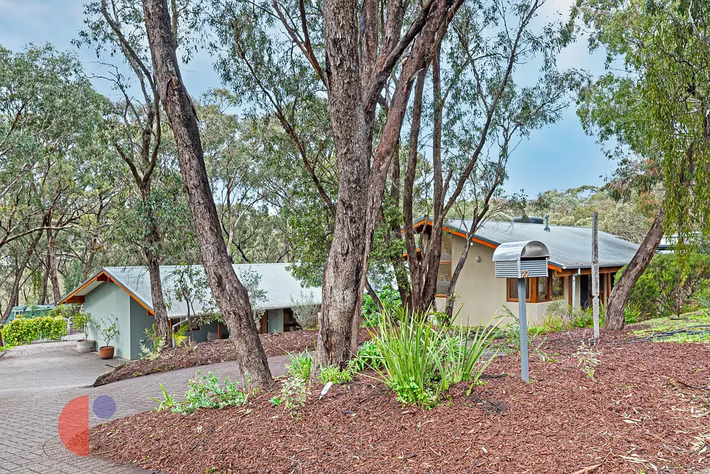 Eden Hills 5कमरा MID CENTURY 1969 MARTIN AND MARSHAL HOME WHICH HAS BEEN ENHANCED AND EXTENDED BY THE CURRENT OWNERS