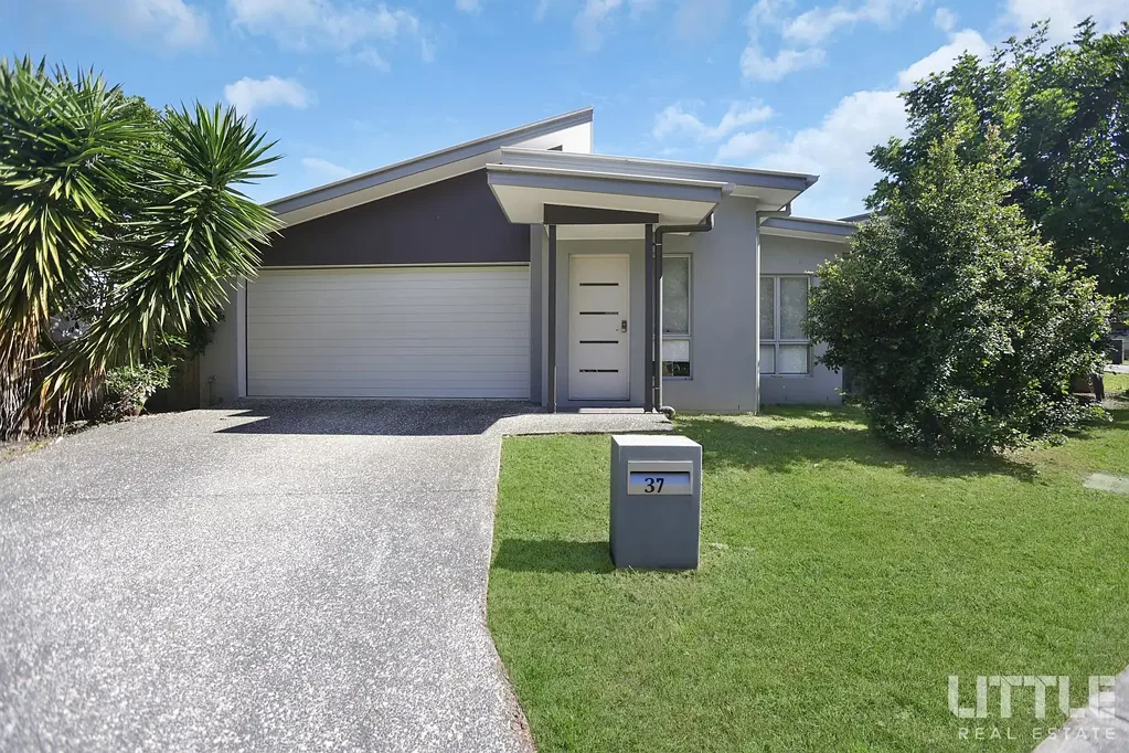 Doolandella 4ਬੈੱਡਰੂਮ What a lovely peaceful location right across the road from the natural bushland.....new to the market don't delay with this one.