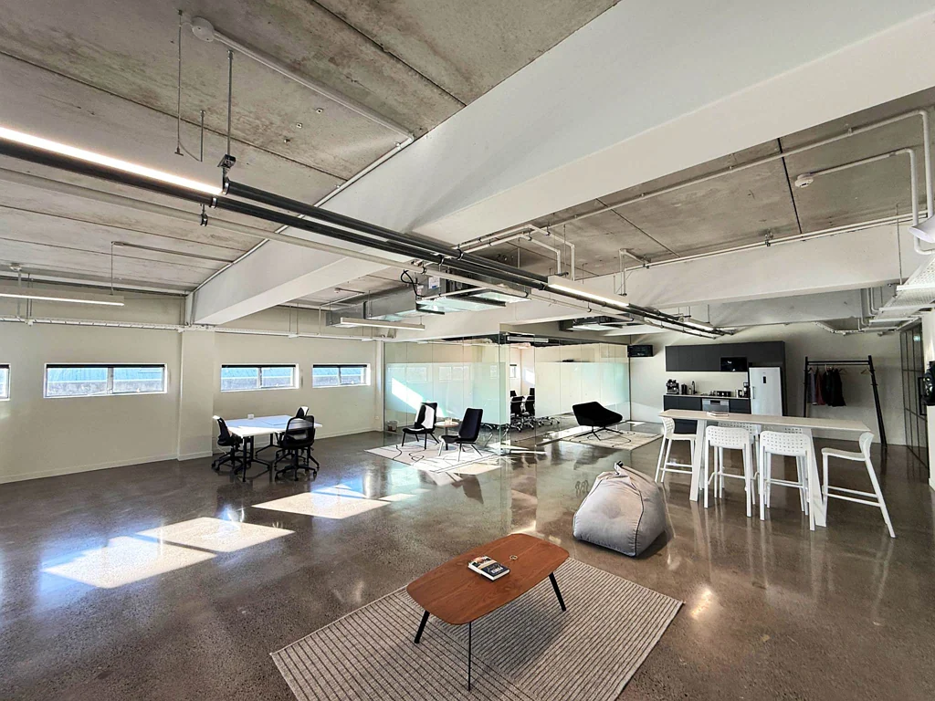 Parnell  TIDY MODERN PARNELL OFFICE