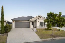 8 Lady Guinevere Circuit, Murrumba Downs