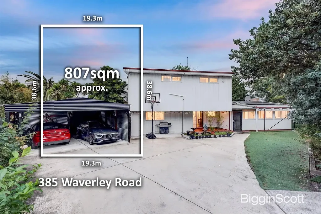 Mount Waverley 4 Bedroom RARE HIDDEN GEM IN THE SOUGHT-AFTER MWSC ZONE ON 807 SQM LAND!