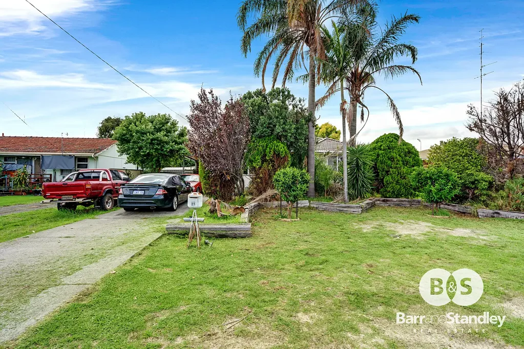 Harvey 3Zimmer Big Block. Renovation Potential. First Home Opportunity.
