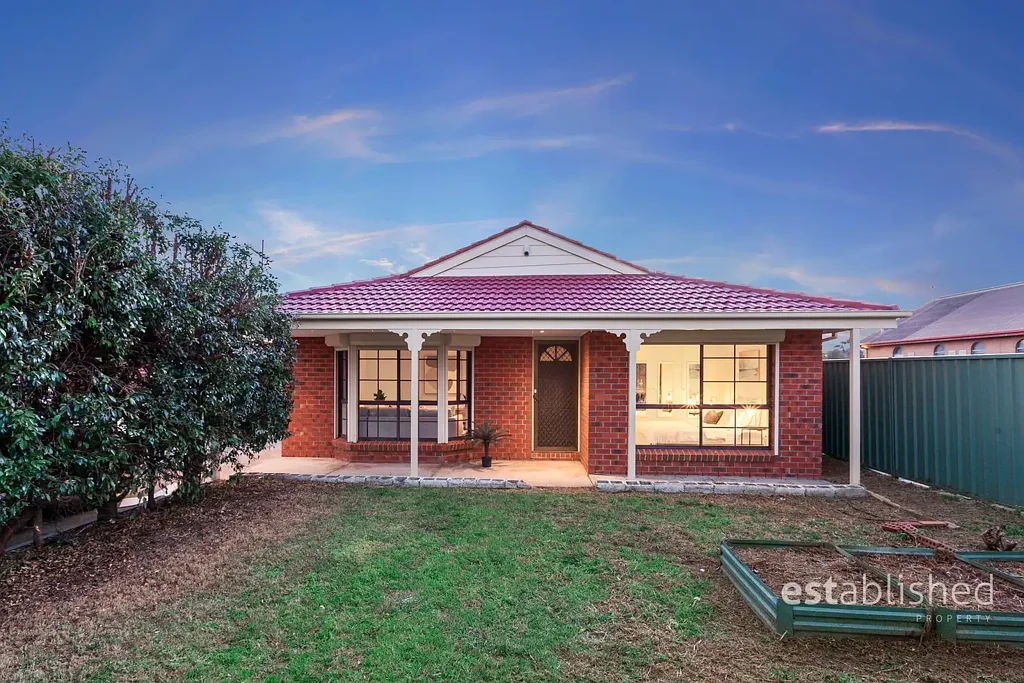 Seabrook 2 Bedroom Charming, Low-Maintenance Living in the Heart of Seabrook