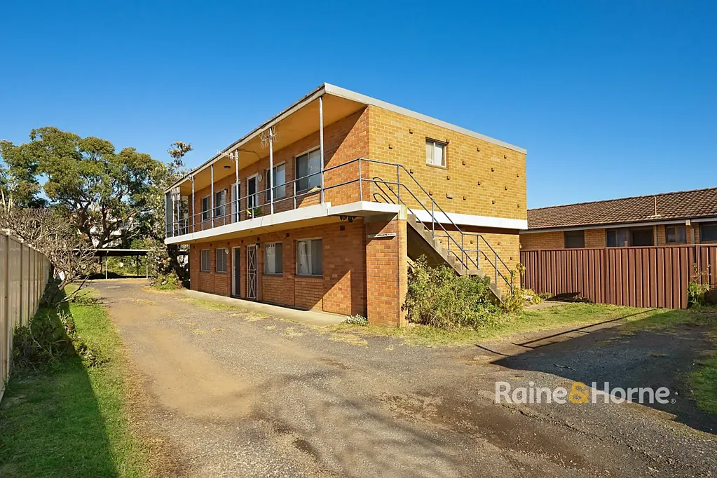 TWO BEDROOM UNIT CLOSE TO SHOPS