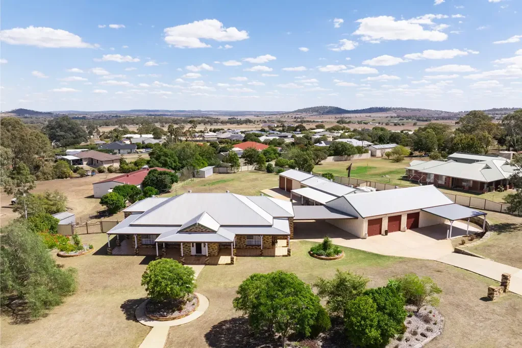10 Rebecca Street, Glenvale, QLD 4350