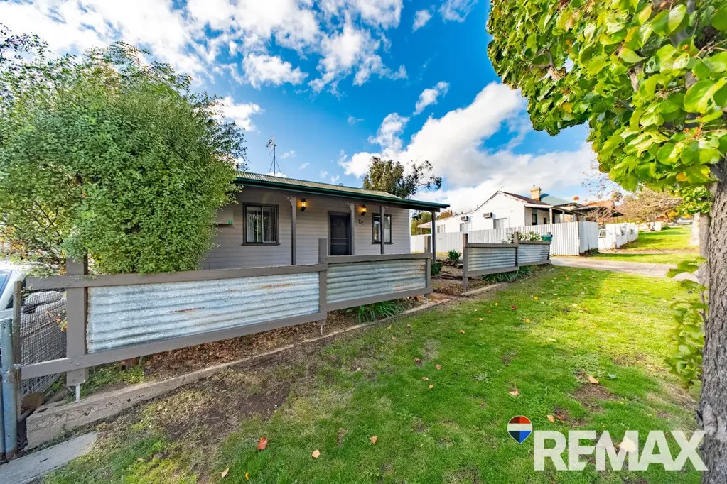Junee 4Zimmer Classic Home with Studio & Shed