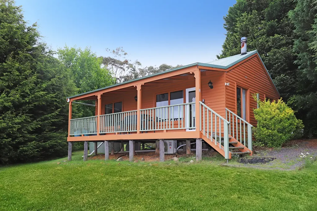 Oberon Cyprss Cabin: A Scenic Retreat in the Heart of the Duckmaloi Valley