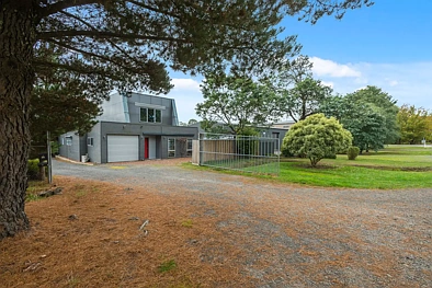 Woodend 3 Bedroom Motivated vendor to sell house, office and factory, all in one!