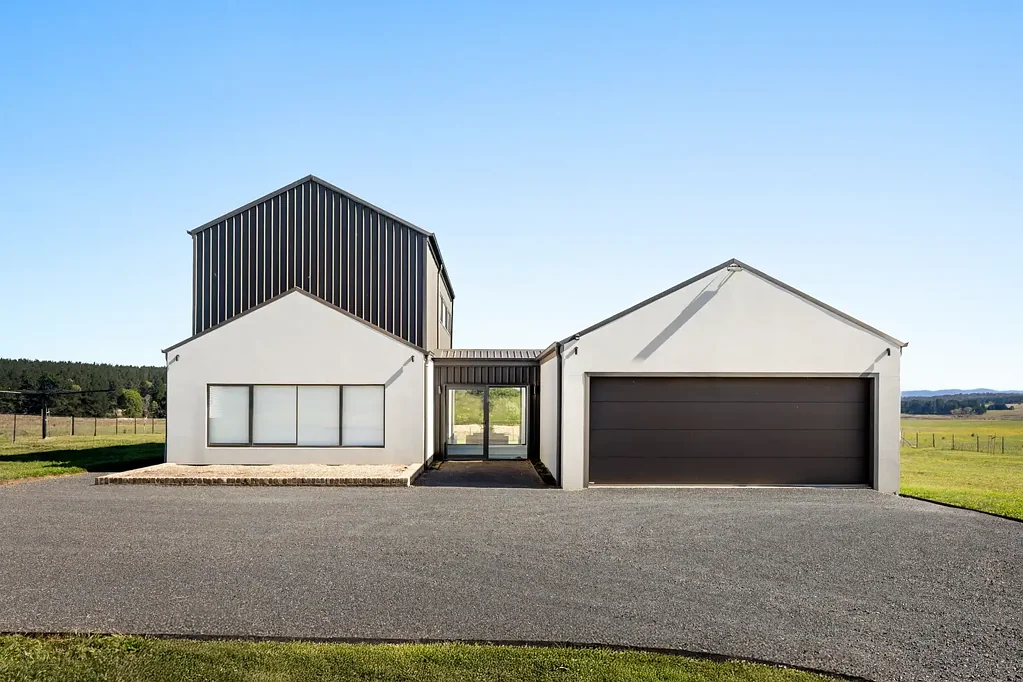 Lake Bathurst Contemporary Rural Marvel!
