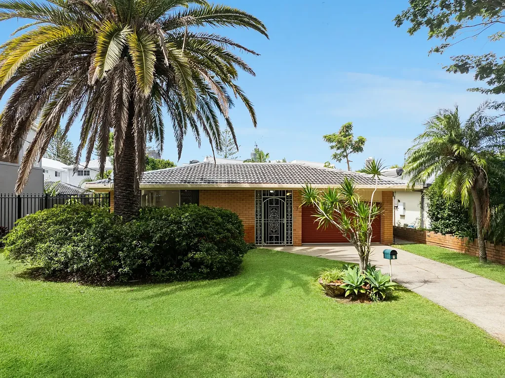 Three Bedroom House in Prime Surfers Paradise Location