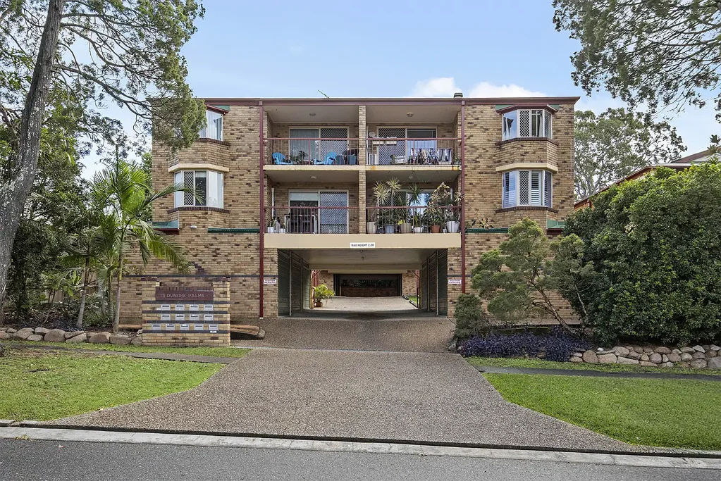 Gaythorne 2침실 Low-Maintenance Living with a Relaxed Poolside Outlook
