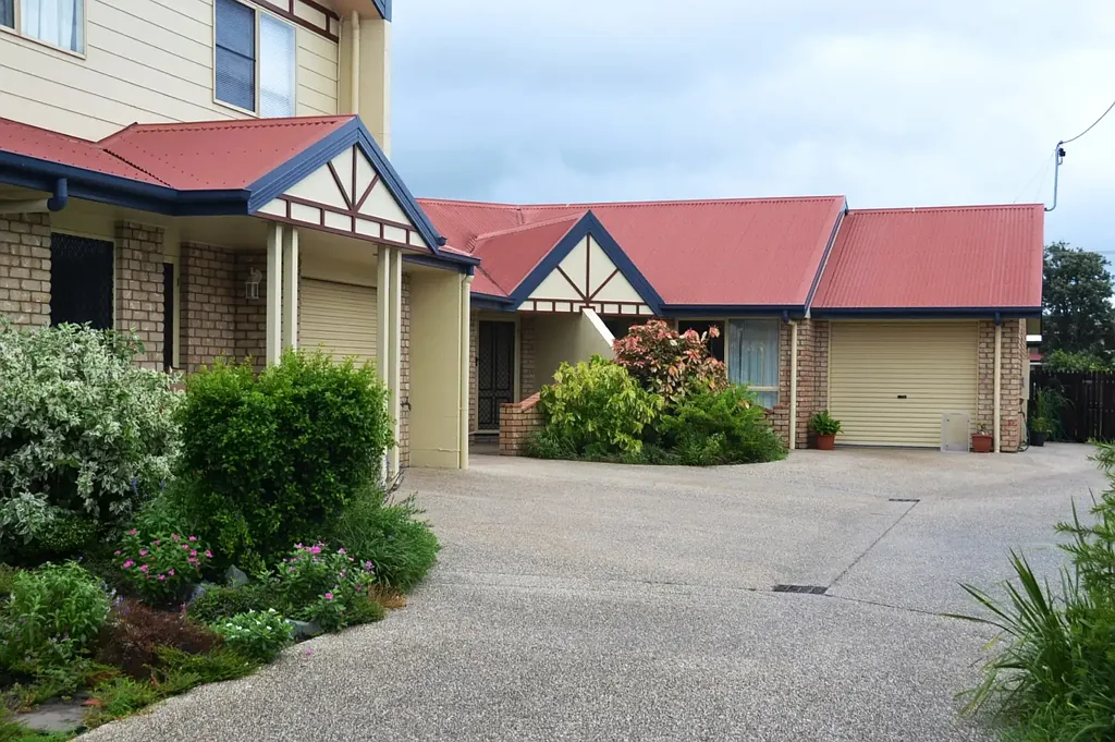 2 Bedroom Unit In The CBD Unit with Private Backyard