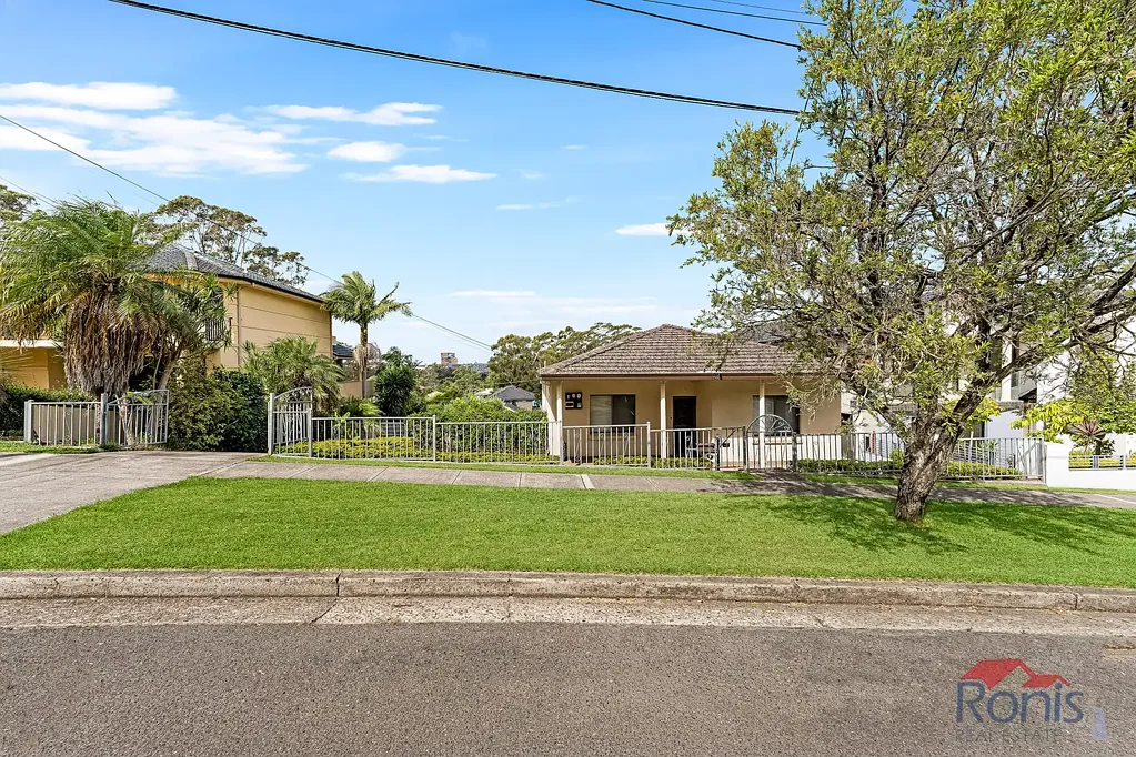 Bankstown 4कमरा MUCH LOVED FAMILY HOME