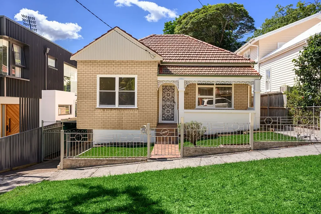 Drummoyne 3ห้องนอน READY TO RENOVATE OR REDEVELOP IN WATERSIDE POSITION
