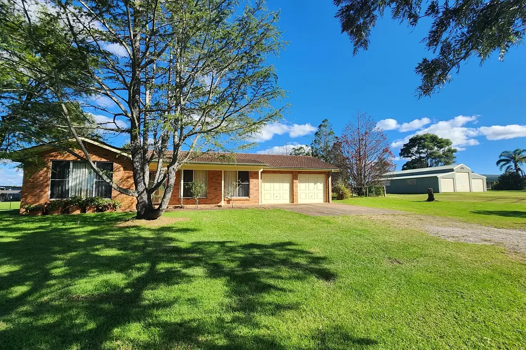 Approx 10 Acre Property With 4 Bedroom Home