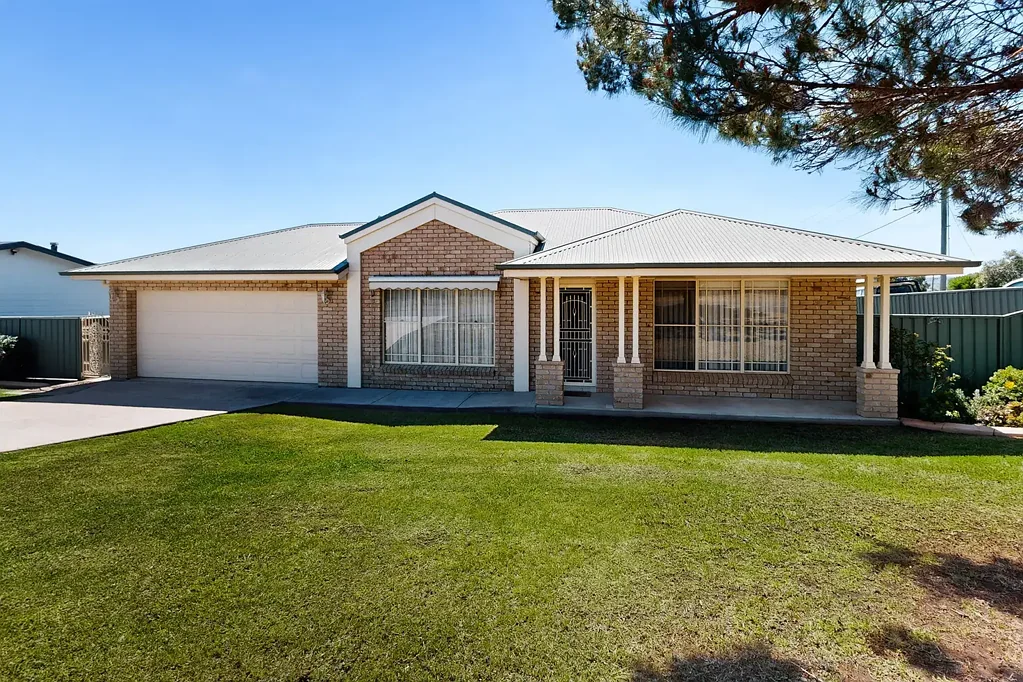 Merriwa 4कमरा Spacious Family Living with Excellent Extras!