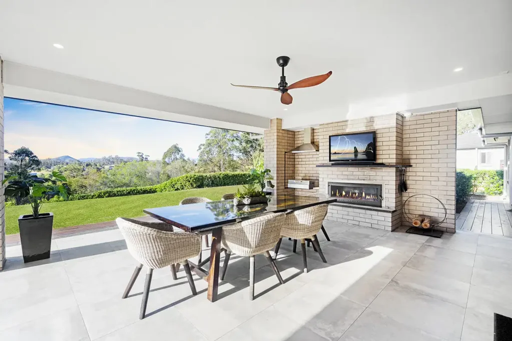 ELEGANT FAMILY HOME WITH ROOM TO ENTERTAIN!
