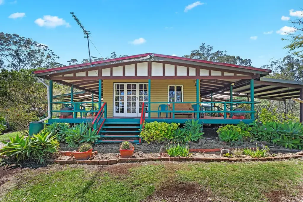 Palmtree Tranquil 640-Acre Retreat with Character Bungalow and Sweeping Views atop the Great Dividing Range