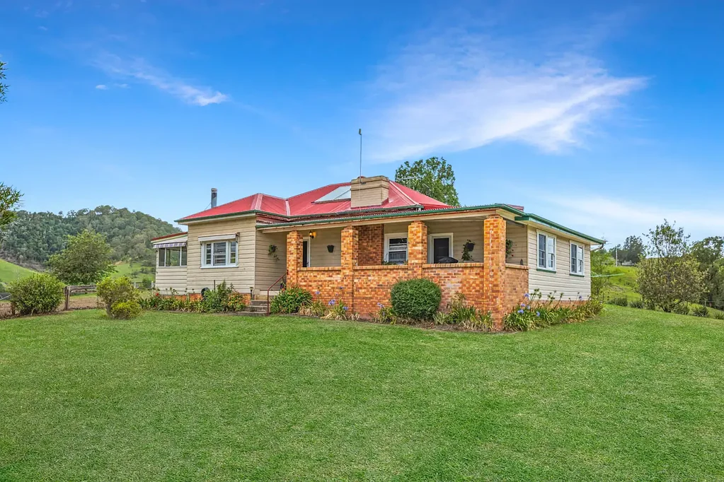 Gloucester Idyllic Country Living on 10.77 Acres