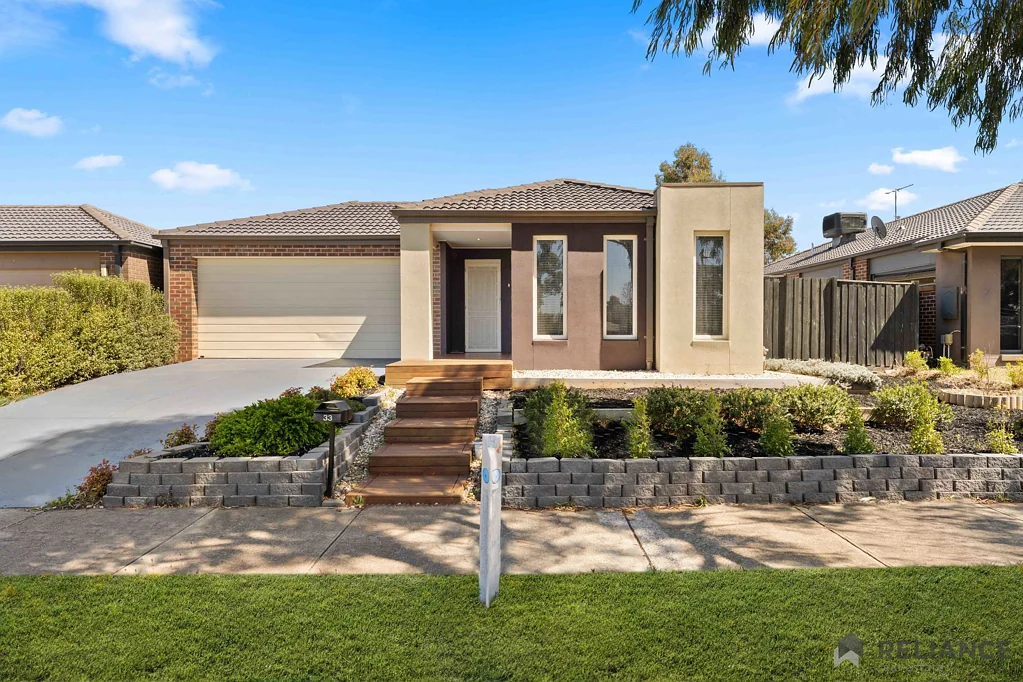 33 Bangalay Drive, Brookfield, VIC 3338
