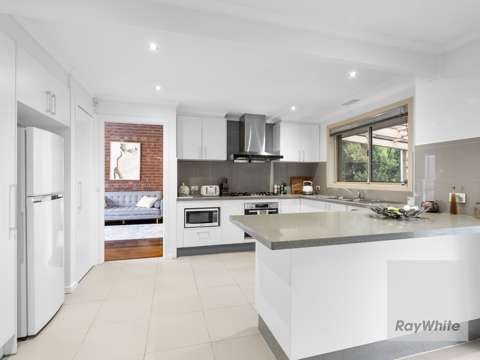 Bundoora 3 Bedroom Renovated 381sqm Oasis & Walking  to All!