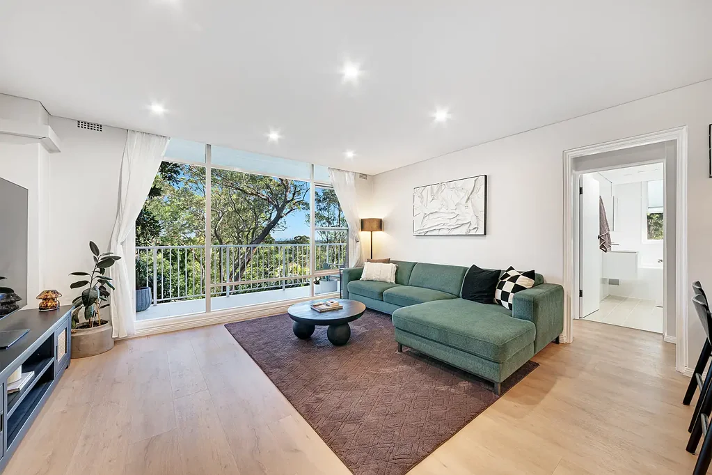 Beautifully Renovated Apartment in Peaceful Leafy Setting