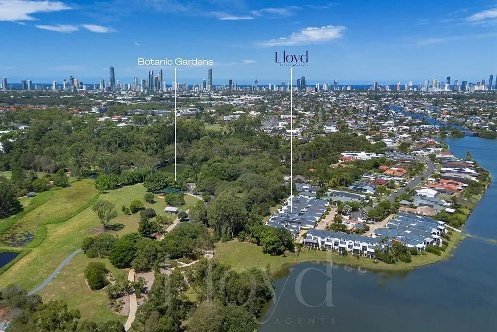 Benowa 3房  Tranquil Single-Level Living in the Tightly Held "La Fontaine"