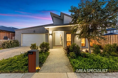 Clyde North 4房  The Brief: Custom-Built Luxury on 701sqm – Designed for Modern Family Living