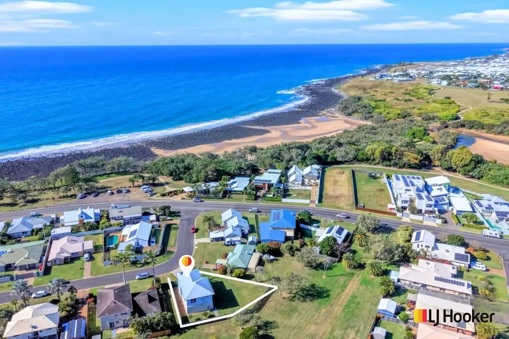 COASTAL ELEGANCE WITH OCEAN VIEWS – RELAXED BARGARA LIVING AT ITS BEST