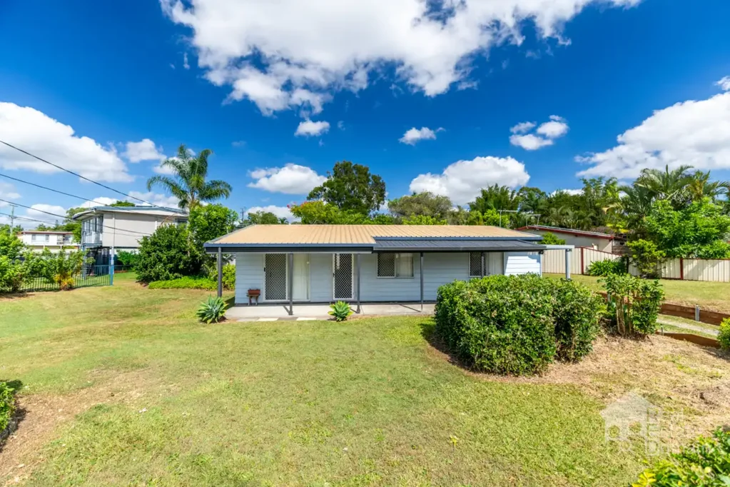 Crestmead 3房 宽敞转角地块 731m² 适合双住宅开发 未来潜力无限 地理位置优越 邻近学校交通 Buy, rent, invest… or quietly sit back and watch opportunity do its thing.