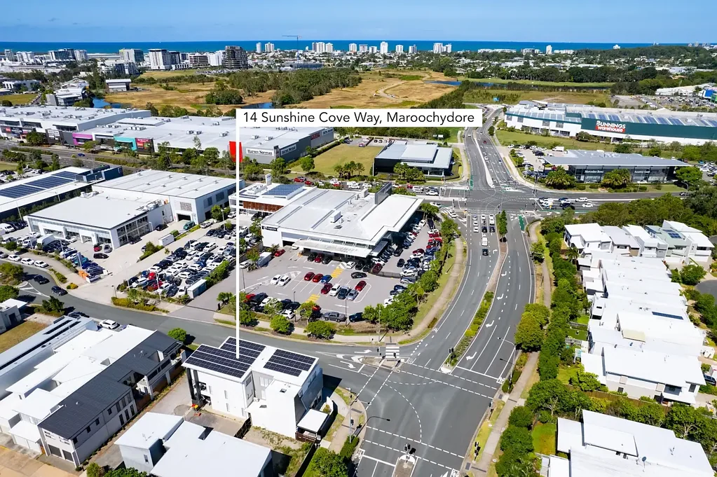 Maroochydore 8chambre Architecturally Designed 3-Level Masterpiece with Income & Lifestyle Potential