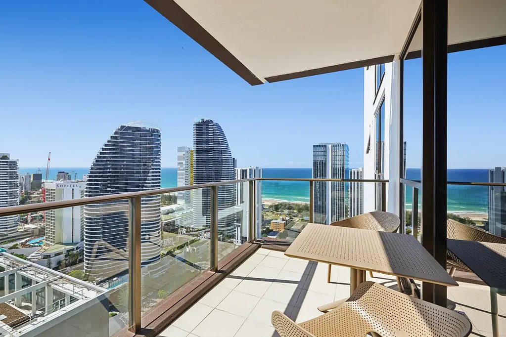 Broadbeach 2房  A Rare Find - 2 Bed 2 Bath with 2 Car & 2 Horizons