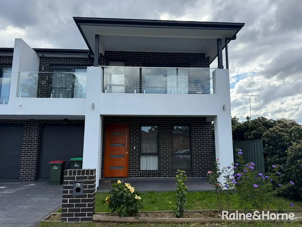 IMMACULATE 4 BEDROOM DUPLEX IN INGLEBURN!!